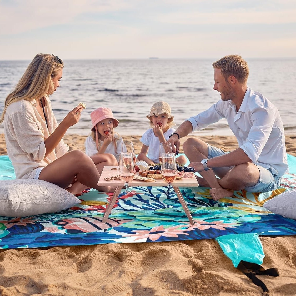 Premium Sandproof Waterproof Beach Mat – Lightweight & Quick-Dry Picnic Blanket